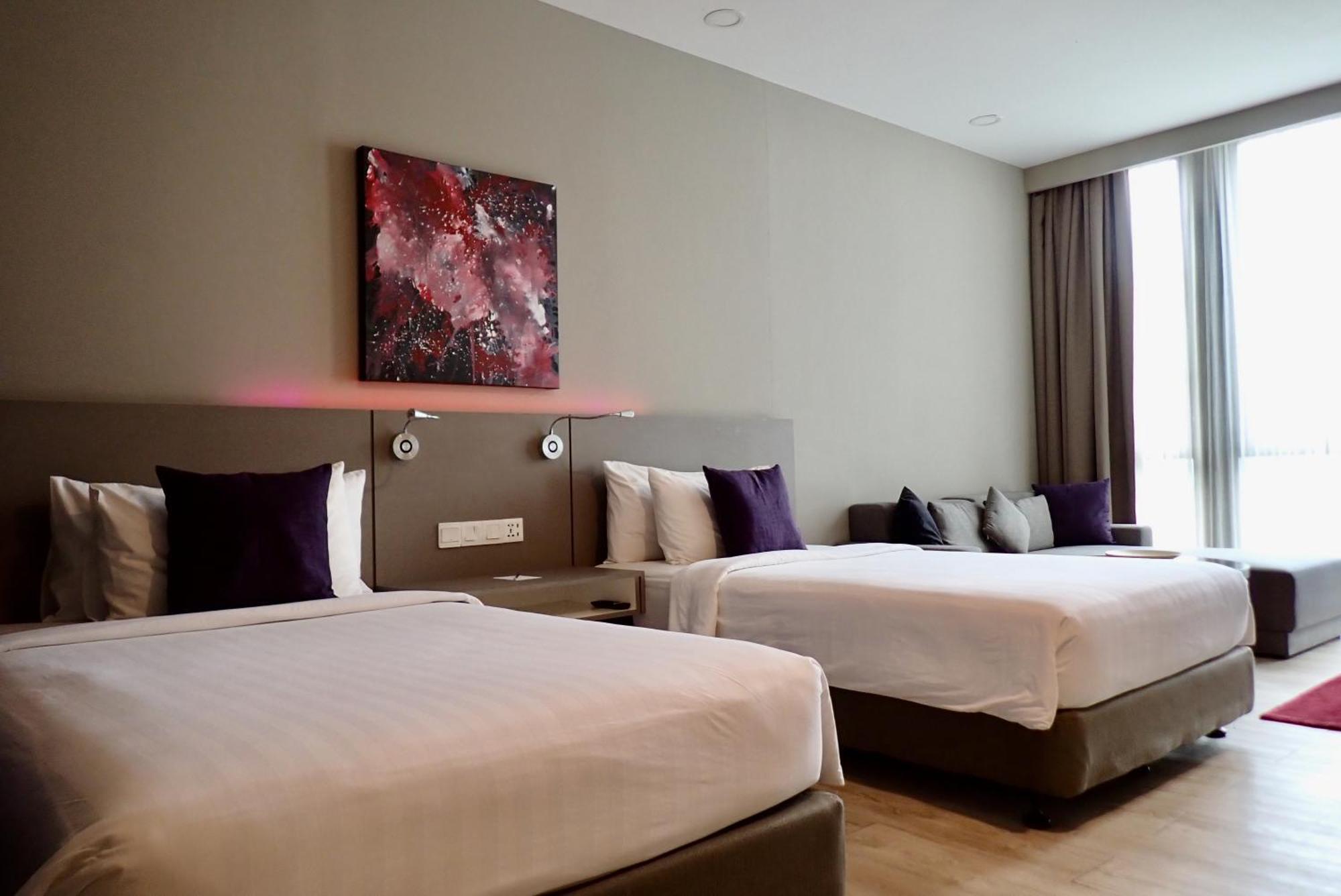 Qliq Damansara Hotel Petaling Jaya Exterior photo