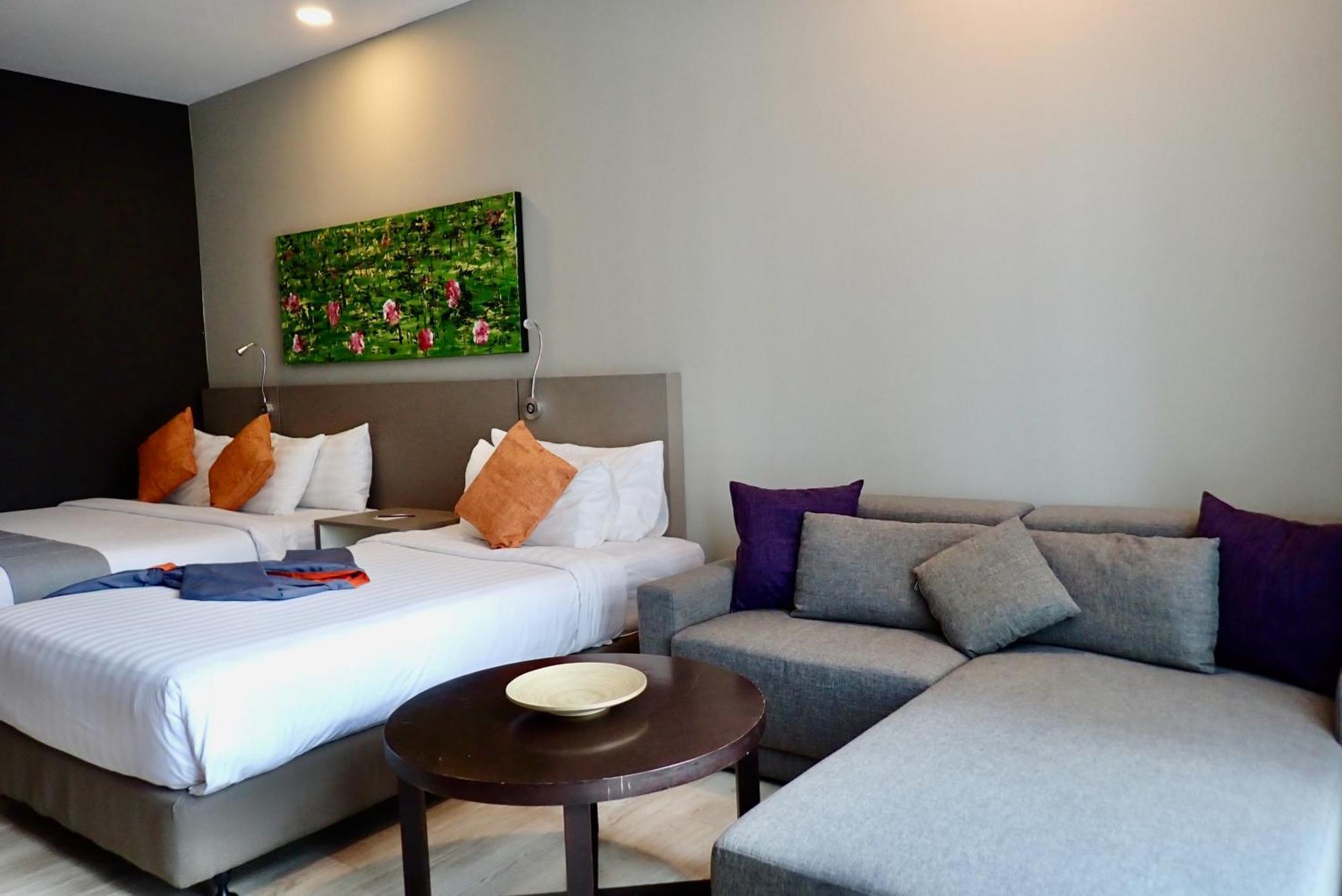 Qliq Damansara Hotel Petaling Jaya Exterior photo