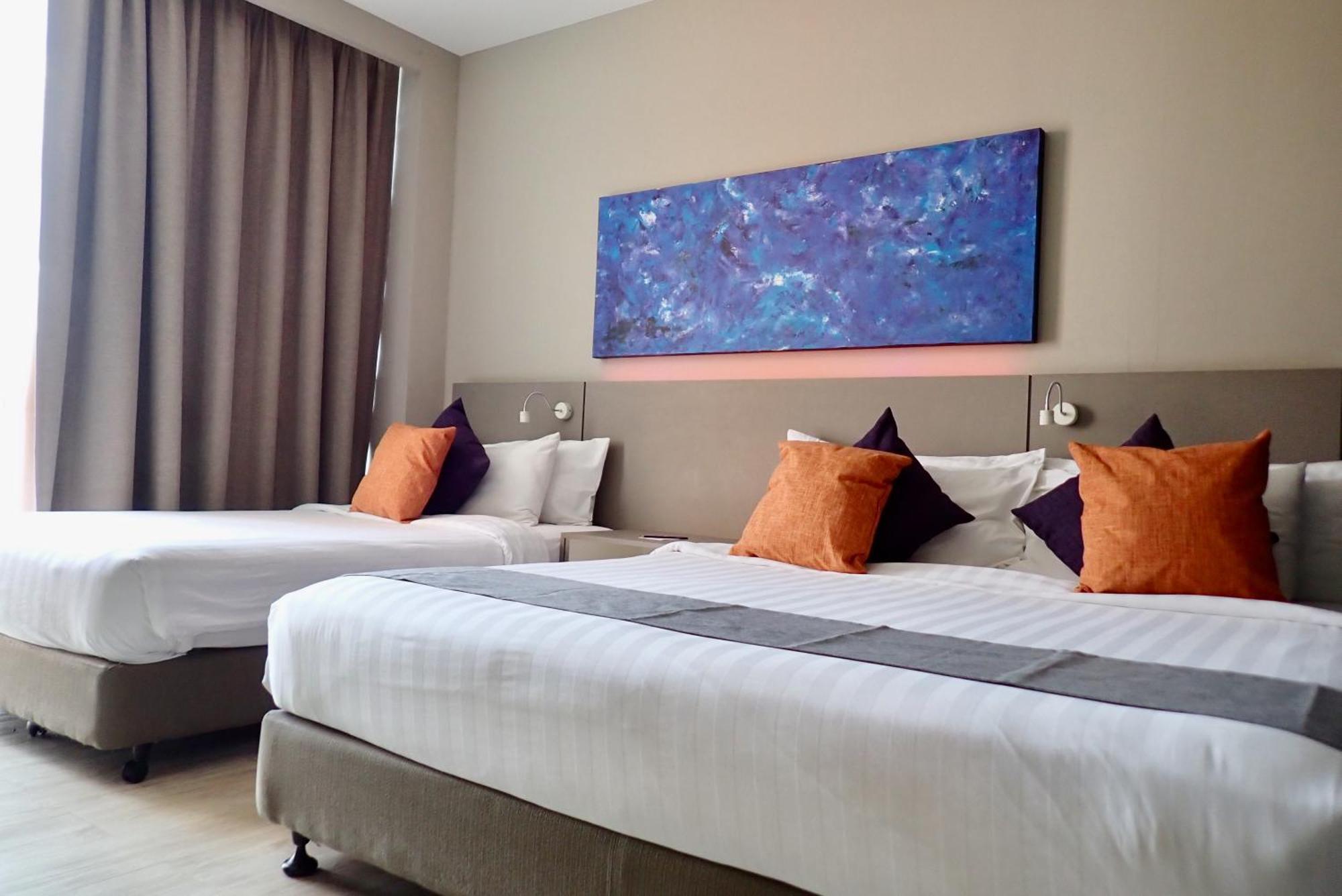 Qliq Damansara Hotel Petaling Jaya Exterior photo