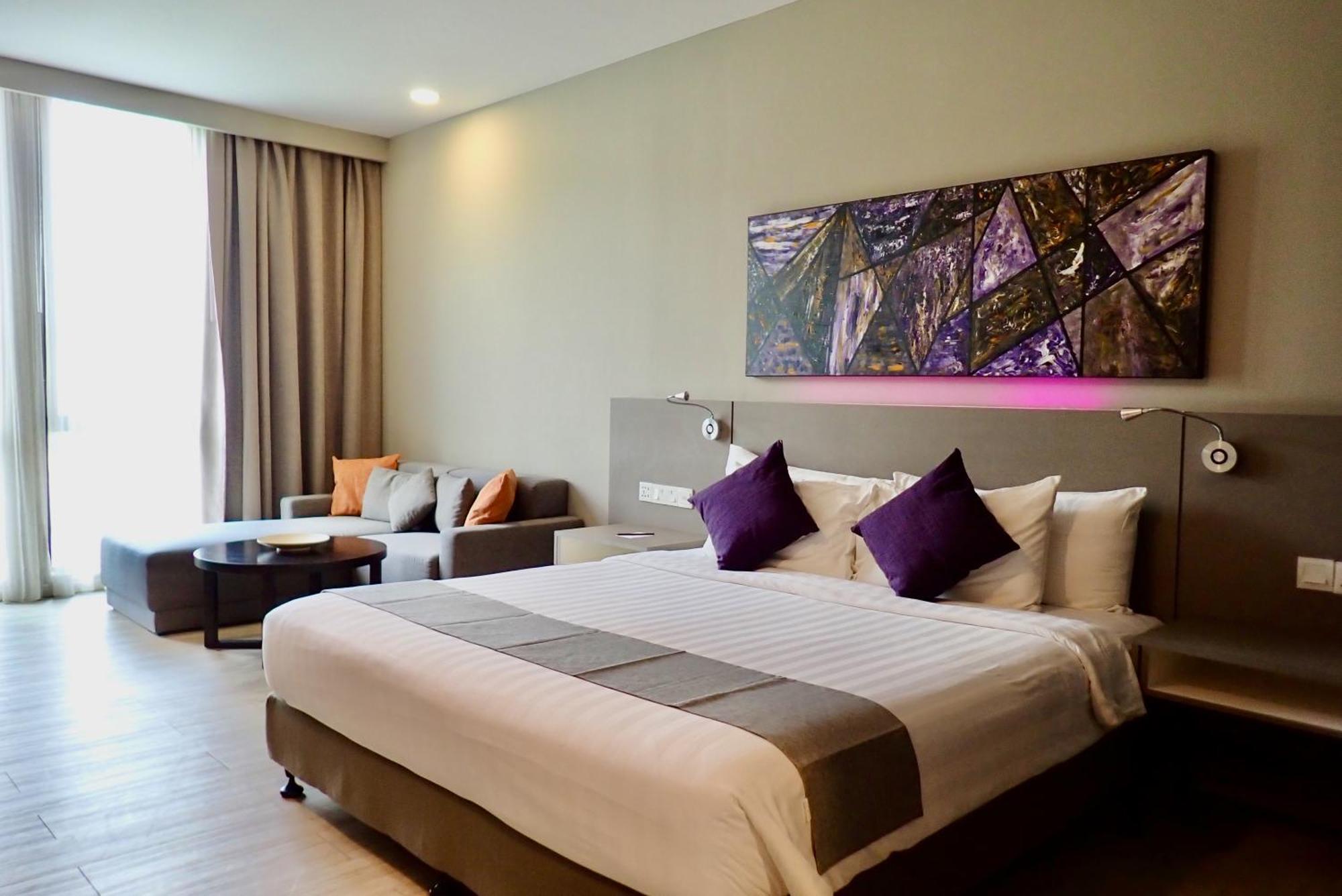 Qliq Damansara Hotel Petaling Jaya Exterior photo