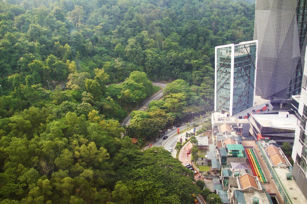 Qliq Damansara Hotel Petaling Jaya Exterior photo