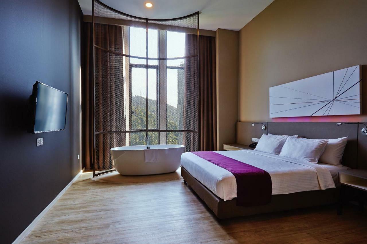 Qliq Damansara Hotel Petaling Jaya Exterior photo